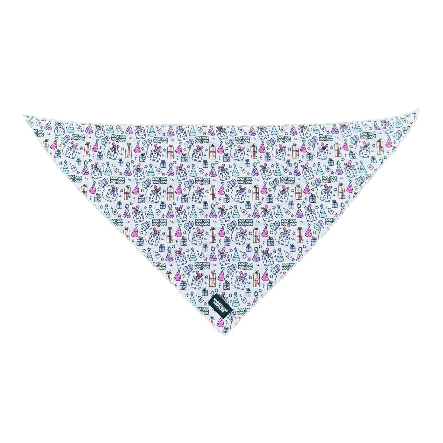 Bandana con la frase "Si es tu cumpleaños, ladra"