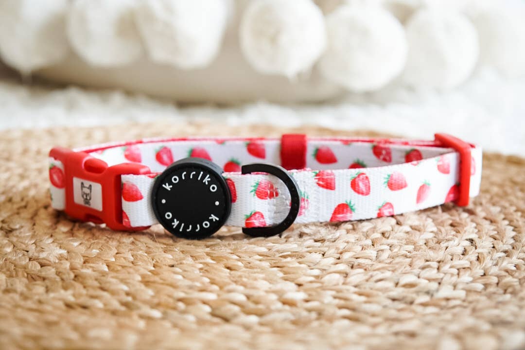 Collar para perros con fresas y crema