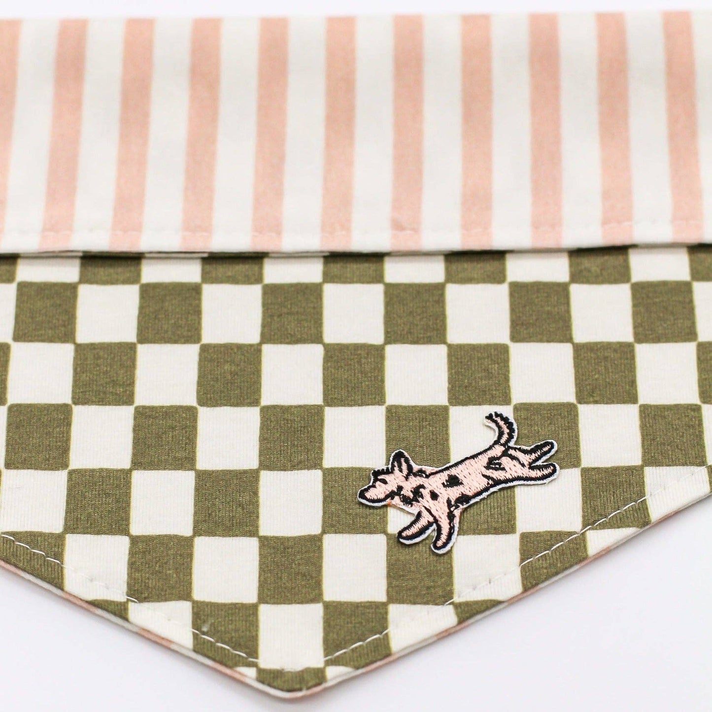 Bandana reversible para perros con rayas de cuadros: rosa o azul