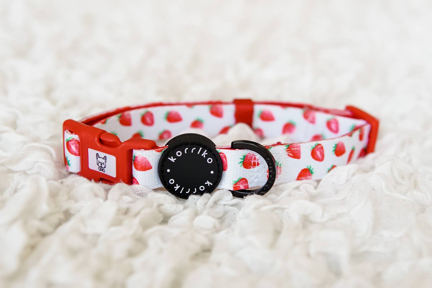 Collar para perros con fresas y crema
