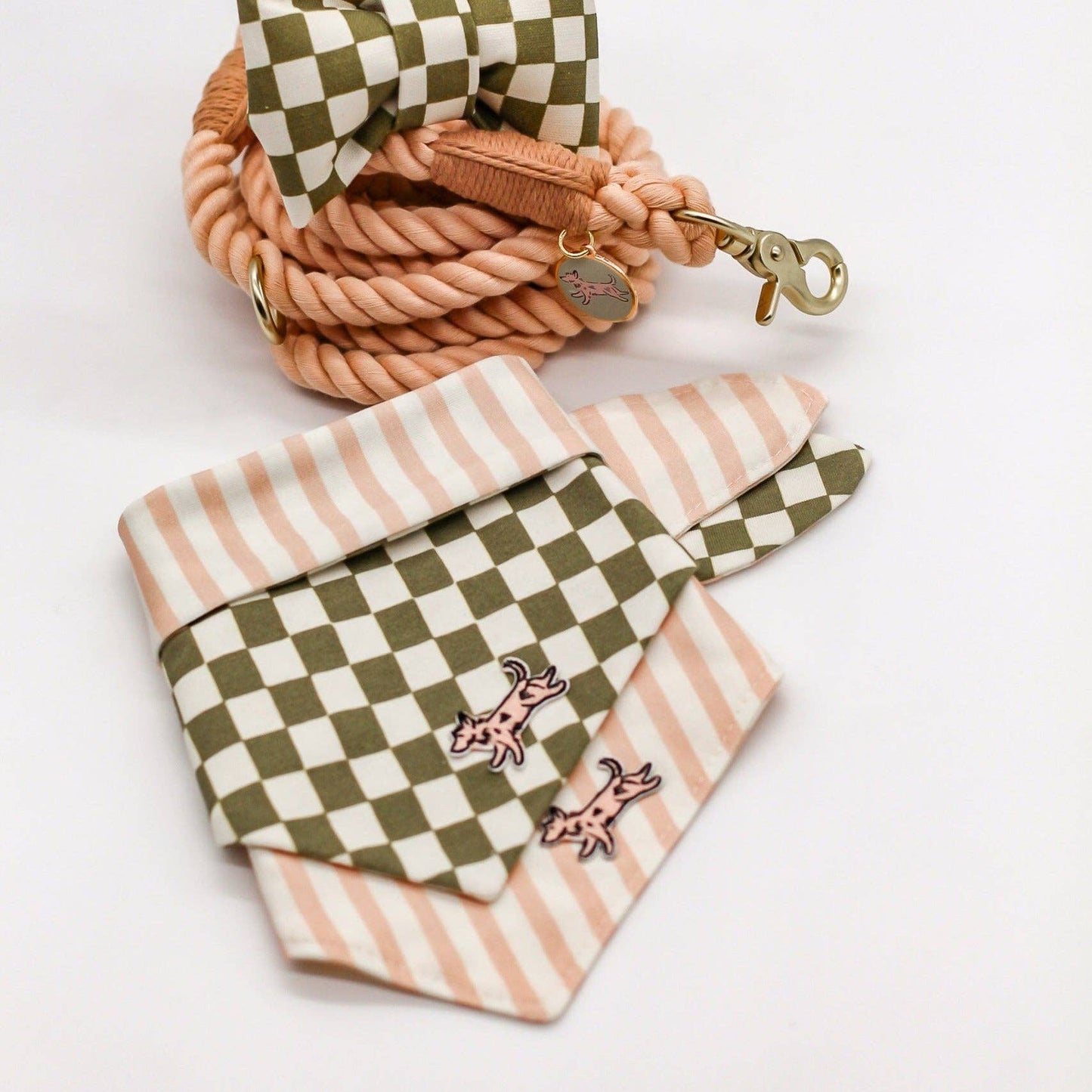 Bandana reversible para perros con rayas de cuadros: rosa o azul