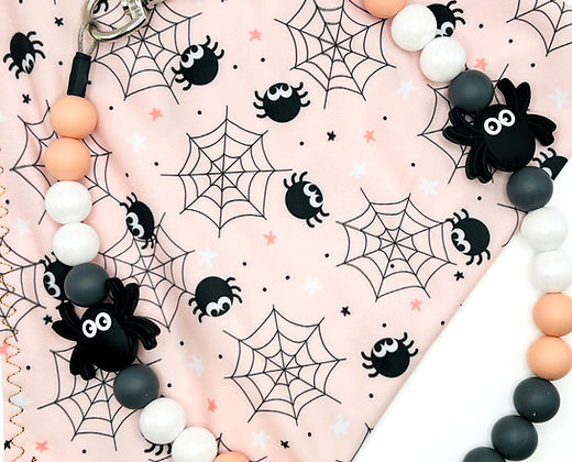 Collar para perros con cuentas y arañas espeluznantes