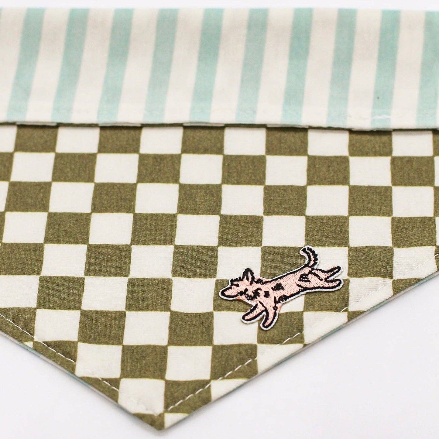 Bandana reversible para perros con rayas de cuadros: rosa o azul