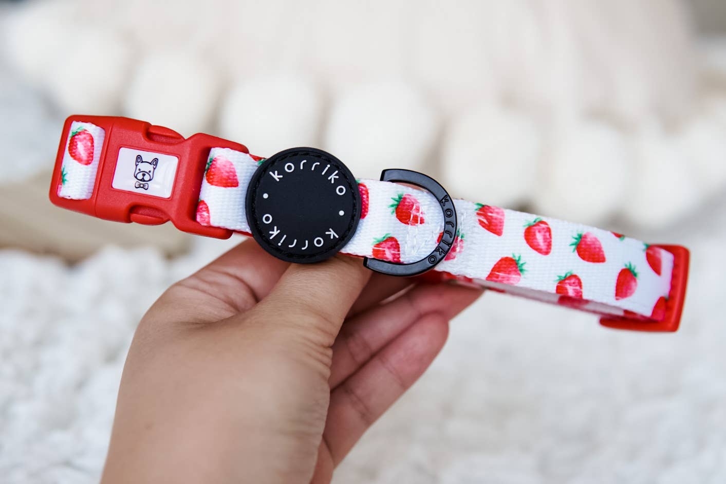 Collar para perros con fresas y crema