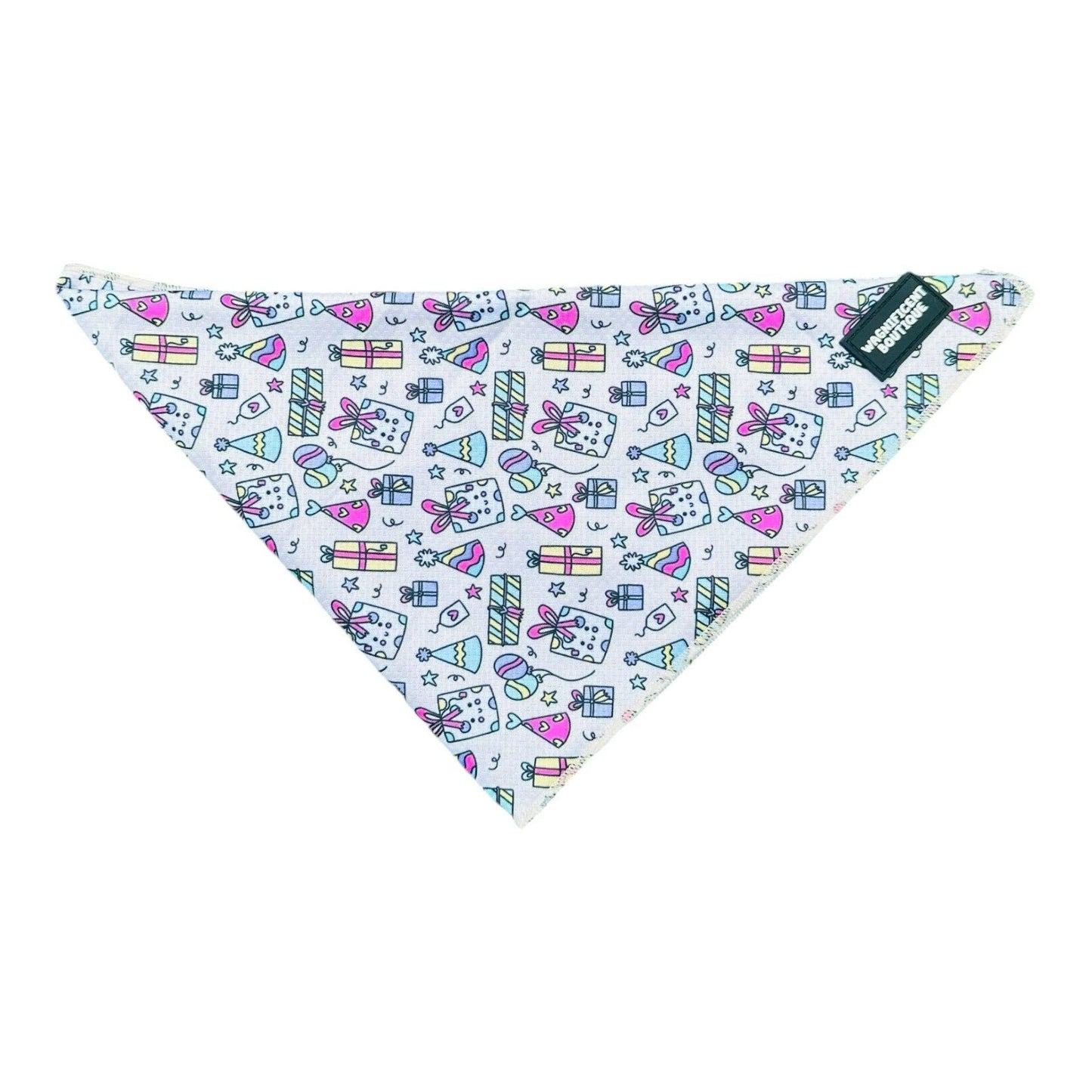 Bandana con la frase "Si es tu cumpleaños, ladra"