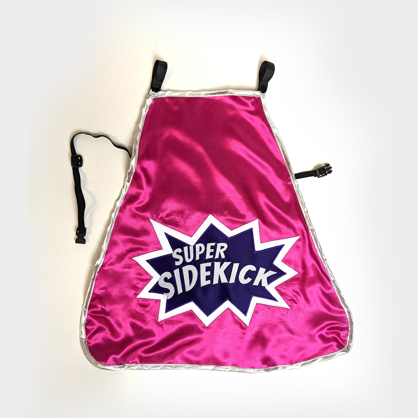 Capa de superhéroe para perro Super Sidekick en color magenta