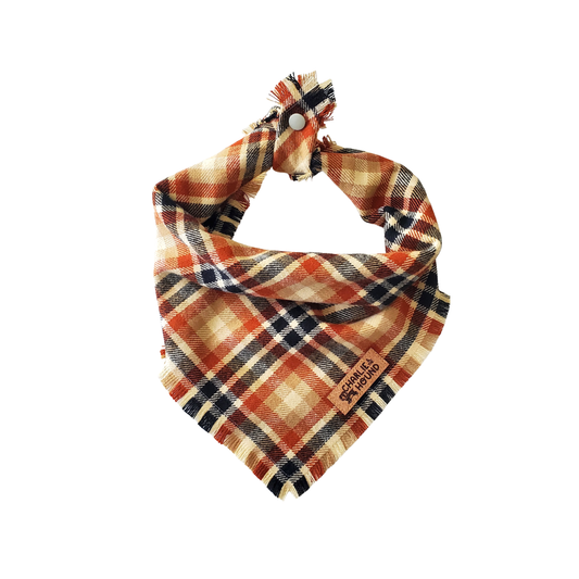 Bandana para perro con lazo de franela a cuadros en tonos óxido, negro y tostado