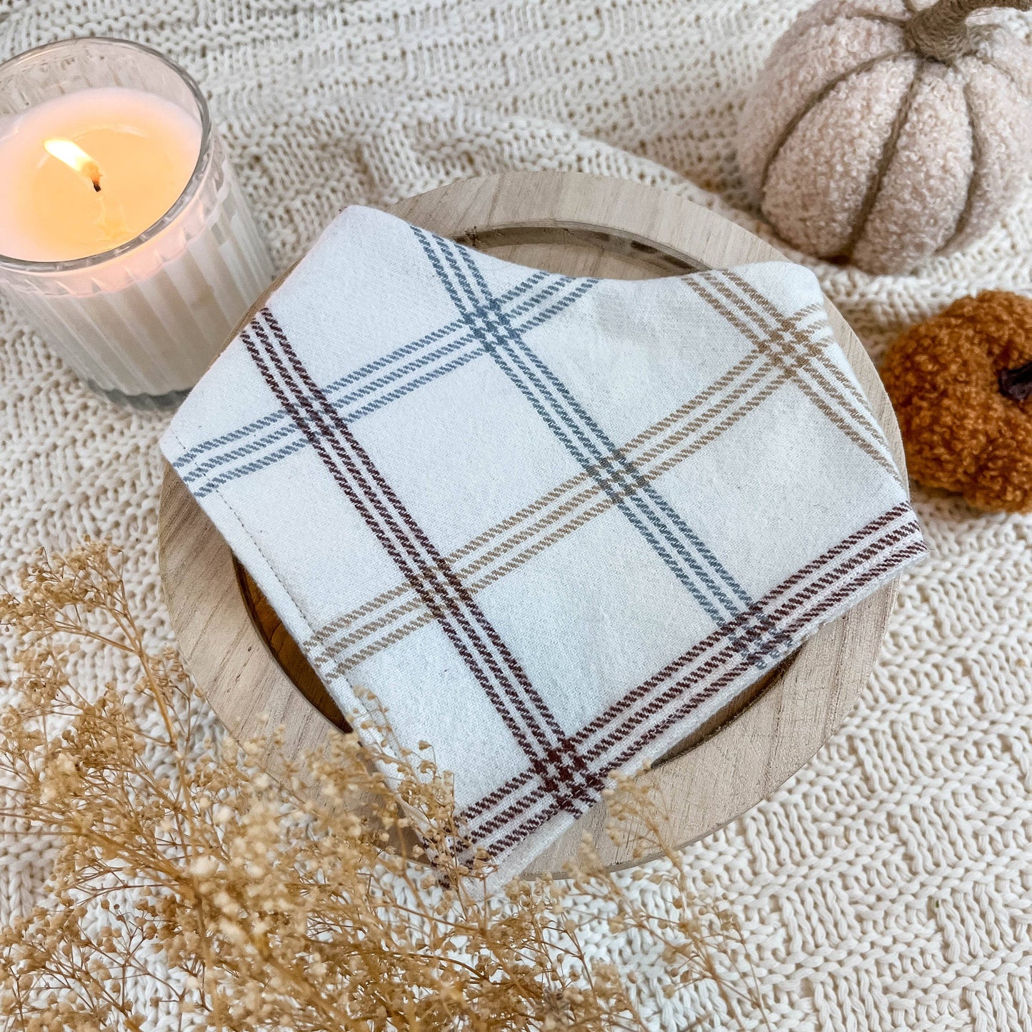 Bandana otoñal para perros de franela a cuadros escoceses en color crema "Maple"