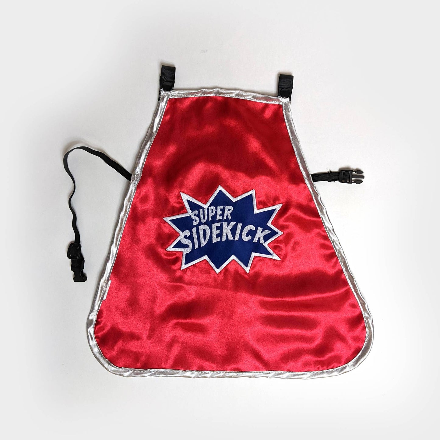 Capa de superhéroe para perro Super Sidekick en color magenta