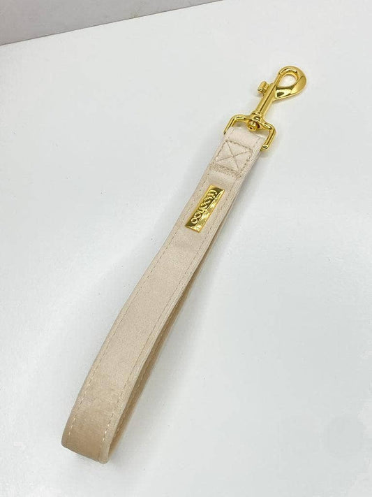 Chai Velvet Traffic Short Leash