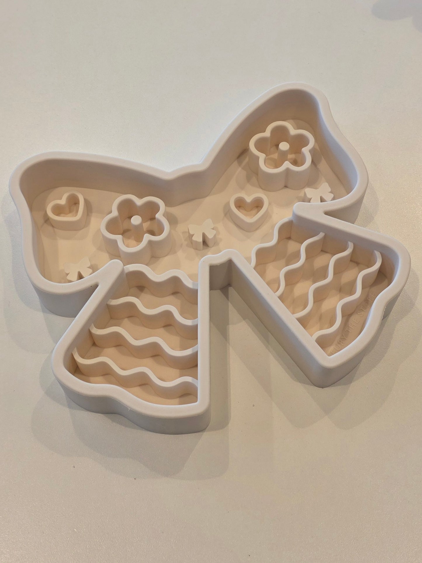 Coquette Forage Feeder