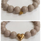 Hermoso collar de caramelo con corazón