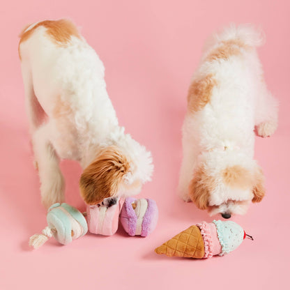 Juguete interactivo para perros con forma de macarrón