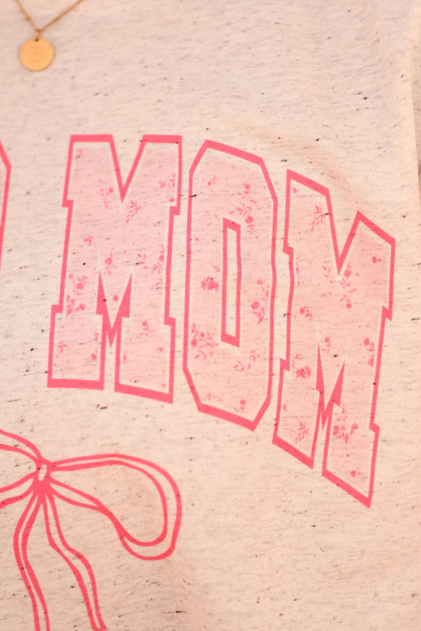 Camiseta con lazo para mamá perruna
