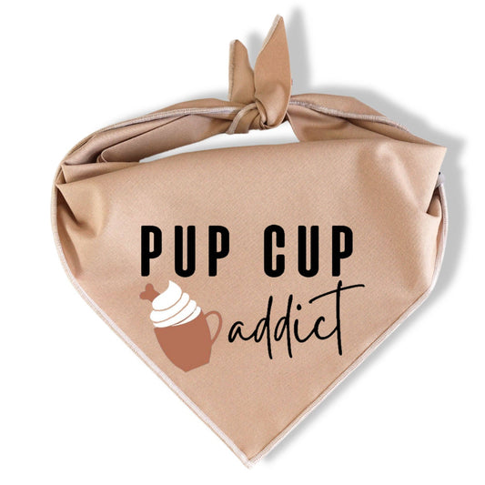 Bandana divertida para perros amantes del café "Pup Cup Addict"