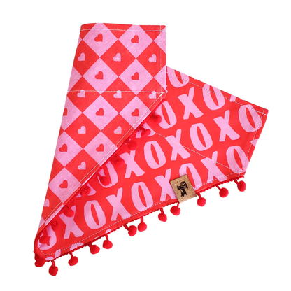 Bandana reversible para perro XOXO en rojo y rosa