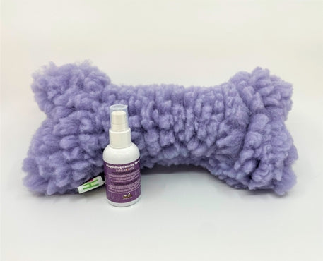 Juego de juguete para perros Hugglehug™ con hueso de lavanda y spray calmante de 2 onzas