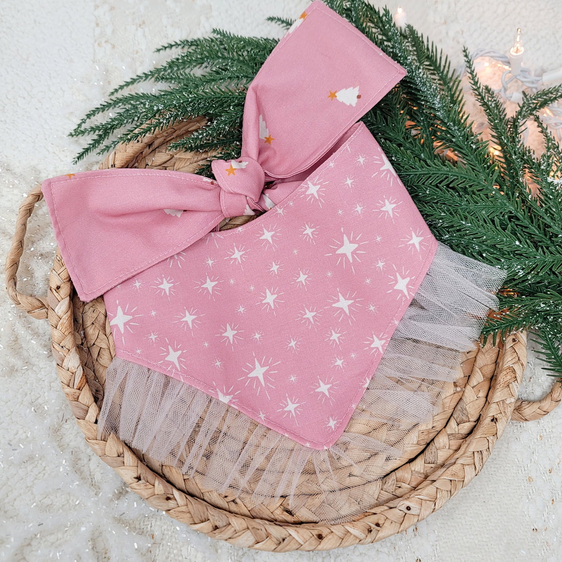 Bandana para perro con ribete de tul de Pinkmas Tree