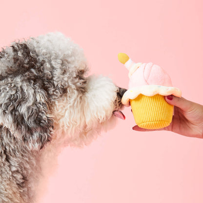 Juguete interactivo para perros con forma de cupcake